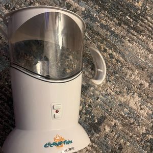 Cocomotion Hot Chocolate Maker frother blender Mr Coffee Heats Fast Works Great